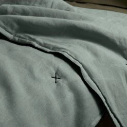 Couvre-lit Matelassé CARLINA Vert De Gris Et Bourdon Noir 11 Couvre-lit Matelassé CARLINA Vert De Gris Et Bourdon Noir -Maison Linge Magasin couvre lit matelasse CARLINA 006499 V4G 5