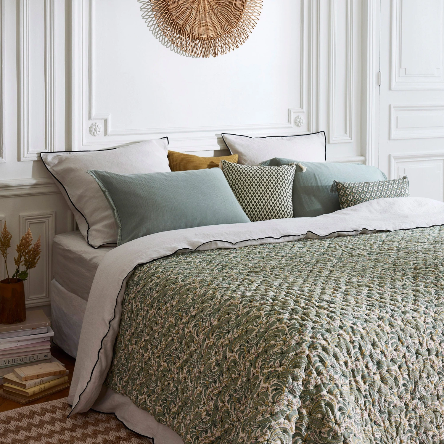 Couvre-lit Matelassé PADMA Vert De Gris Et écru 3 Couvre-lit Matelassé PADMA Vert De Gris Et écru – Image 3