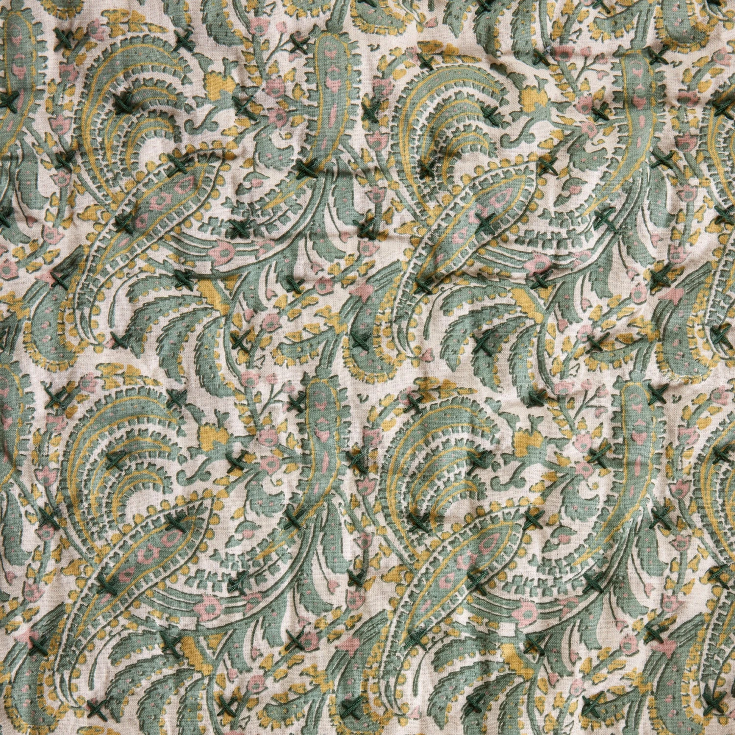 Couvre-lit Matelassé PADMA Vert De Gris Et écru 9 Couvre-lit Matelassé PADMA Vert De Gris Et écru – Image 9