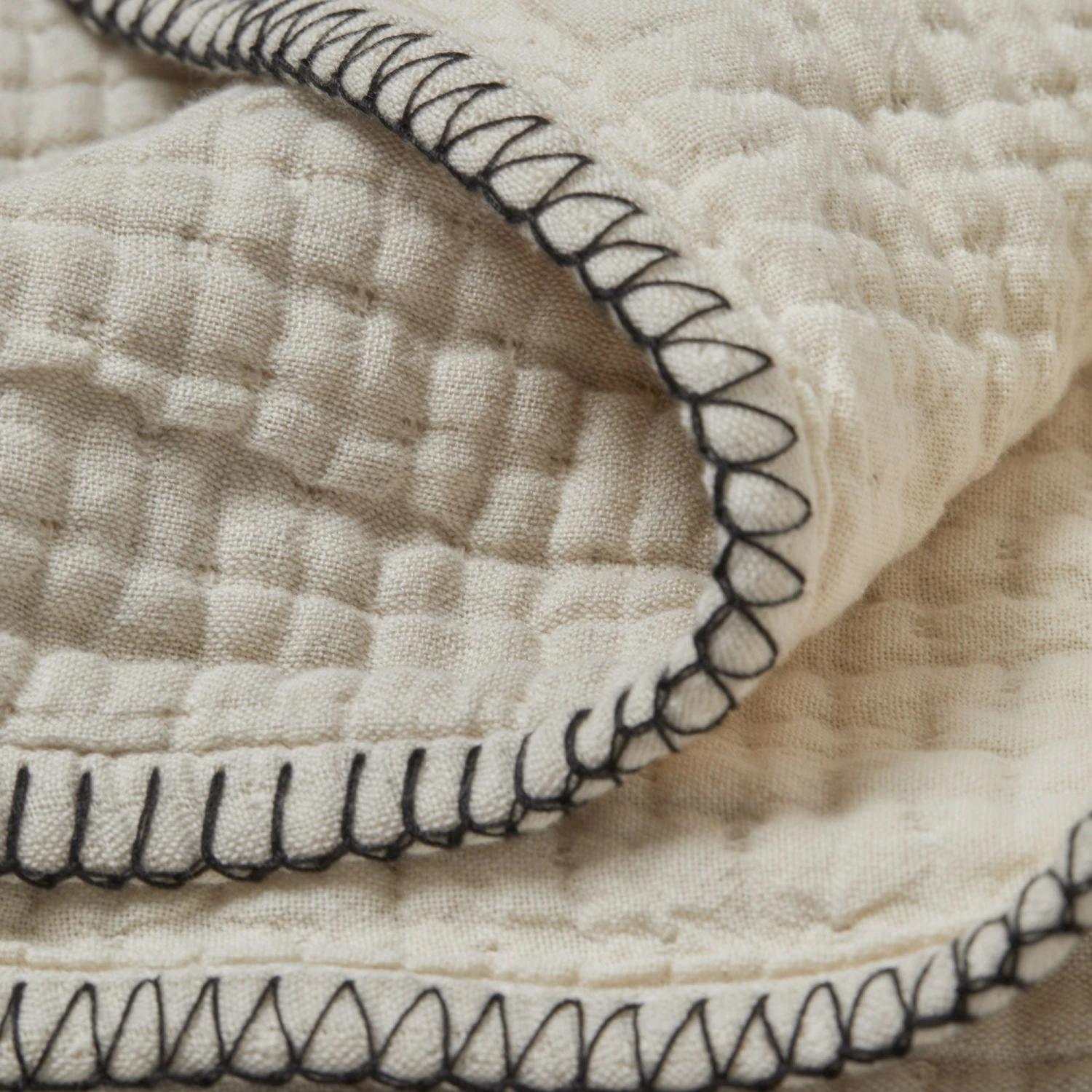 Couvre-lit ILARIO Naturel Et Feston Noir 7 Couvre-lit ILARIO Naturel Et Feston Noir – Image 7