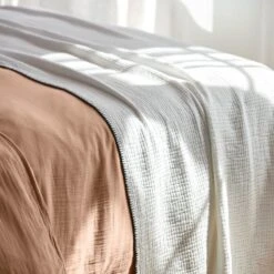 Couvre-lit ILARIO Blanc Et Feston Noir -Maison Linge Magasin couvre lit ILARIO 008010 WFG 2