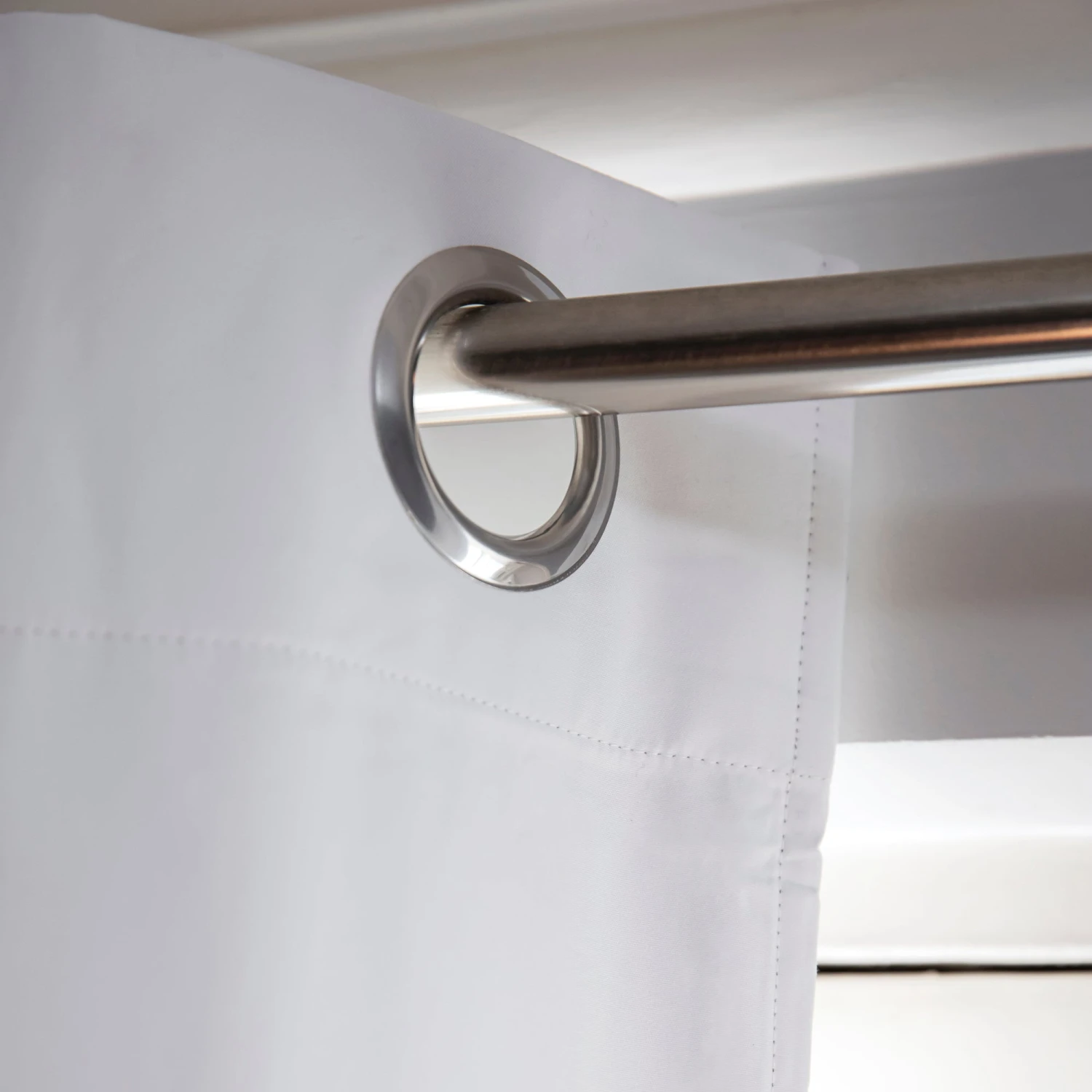 Doublure à Oeillets Occultante ISISSE Blanc 6 Doublure à Oeillets Occultante ISISSE Blanc – Image 6