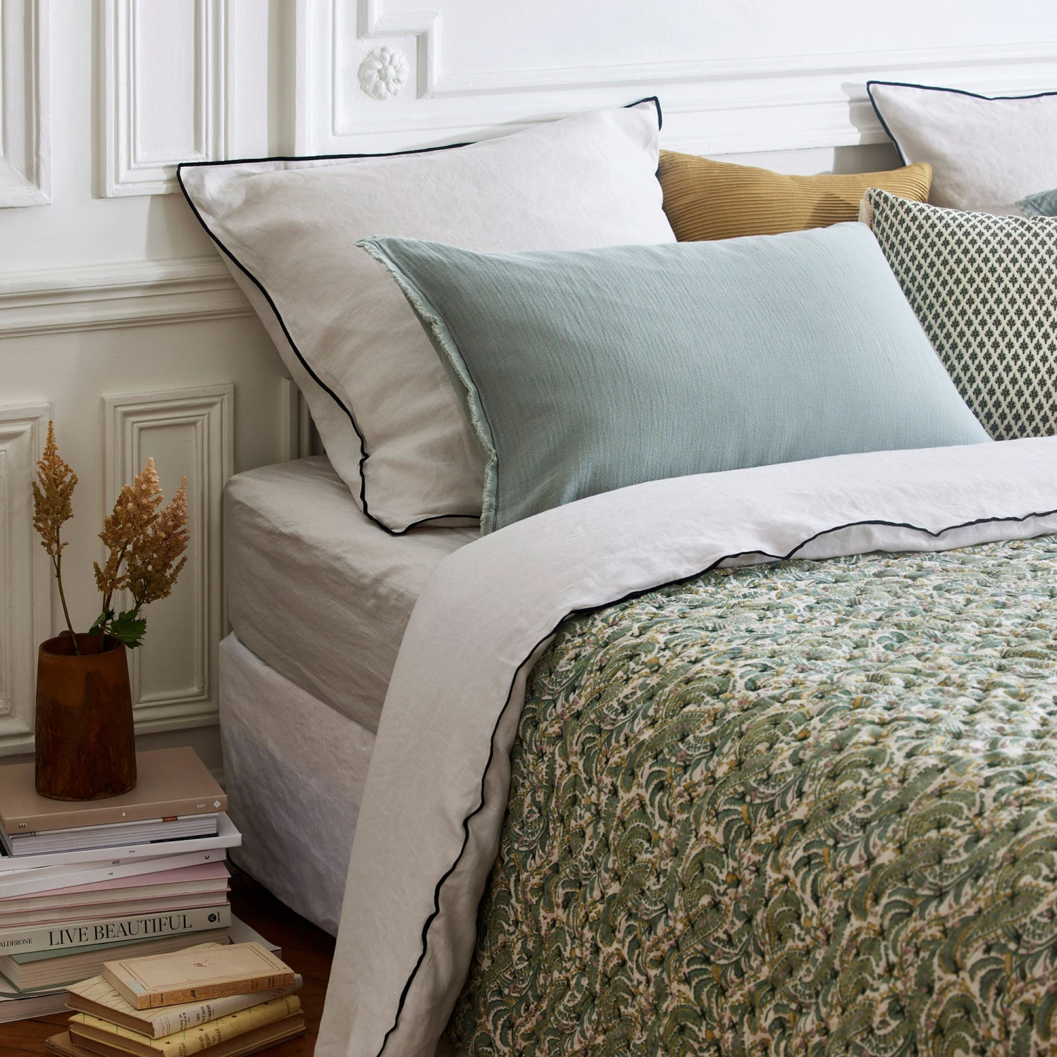 Edredon PADMA Vert De Gris Et écru 2 Edredon PADMA Vert De Gris Et écru – Image 2