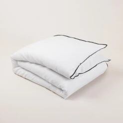 Housse D'édredon CARLINA Blanc Pur Et Bourdon Noir
