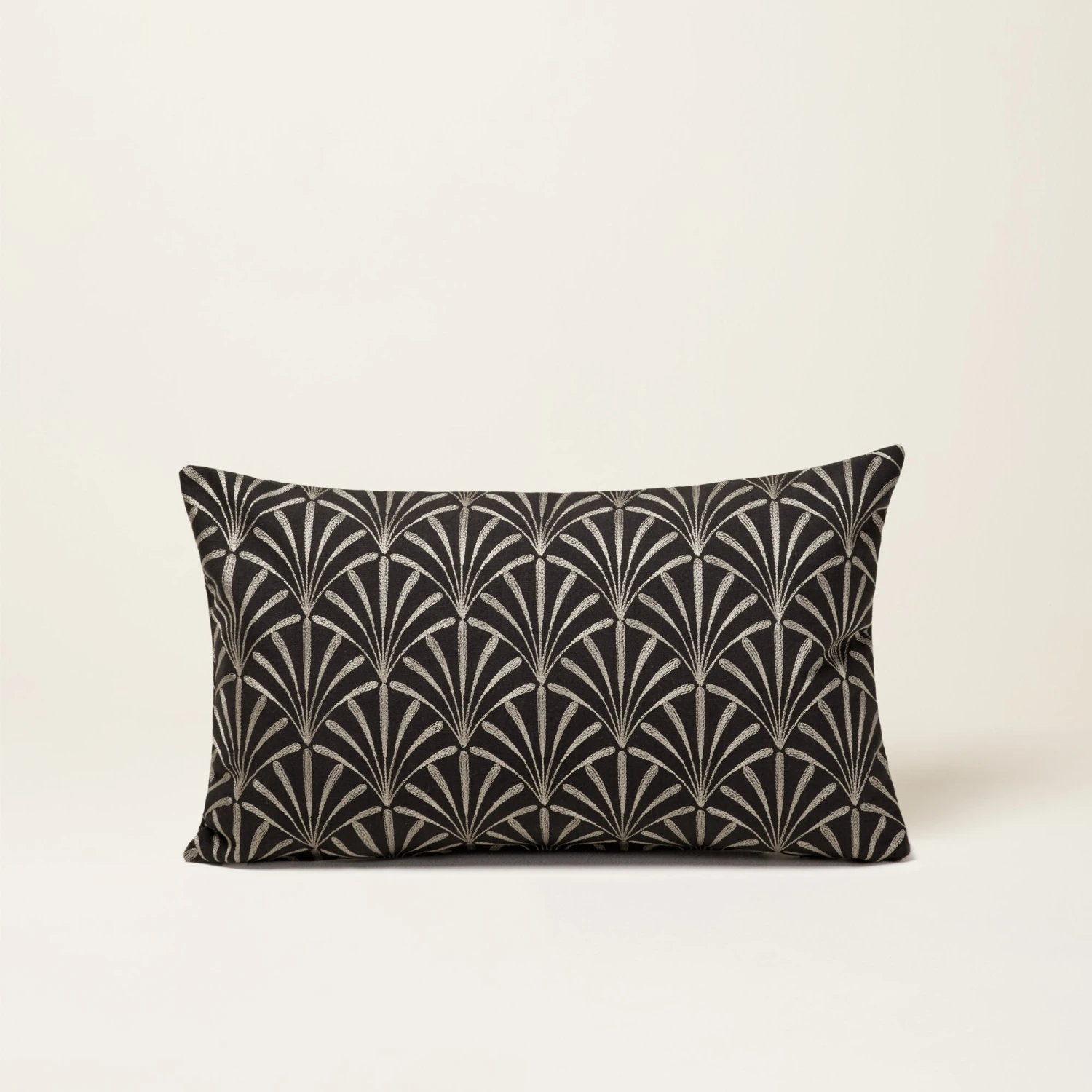 Housse De Coussin ARDECO Noir Et Nickel 1 Housse De Coussin ARDECO Noir Et Nickel