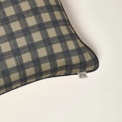 Housse De Coussin VICKY Kaki 12 Housse De Coussin VICKY Kaki -Maison Linge Magasin housse de coussin VICKY 007722 GV CM 5