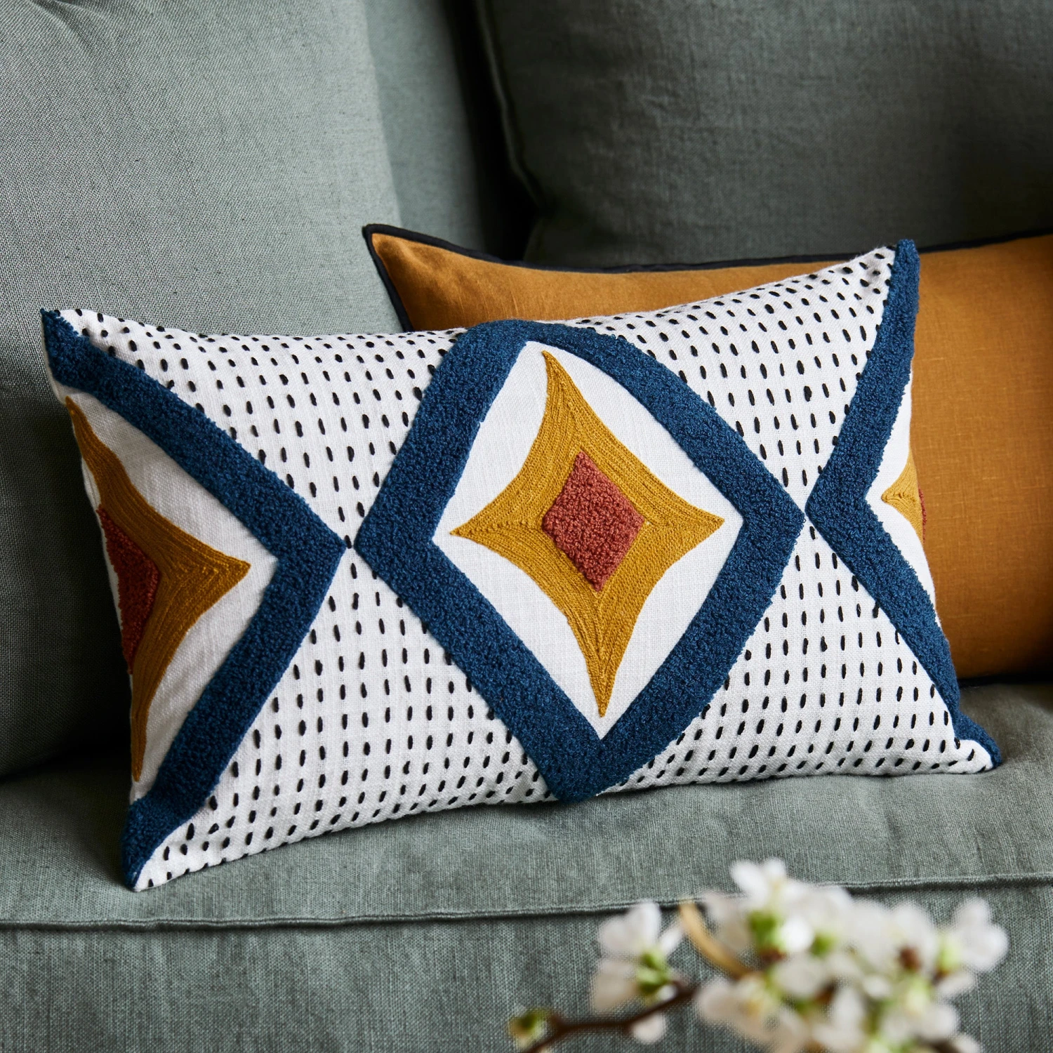 Housse De Coussin ZAYI Ivoire Et Pétrole 3 Housse De Coussin ZAYI Ivoire Et Pétrole – Image 3