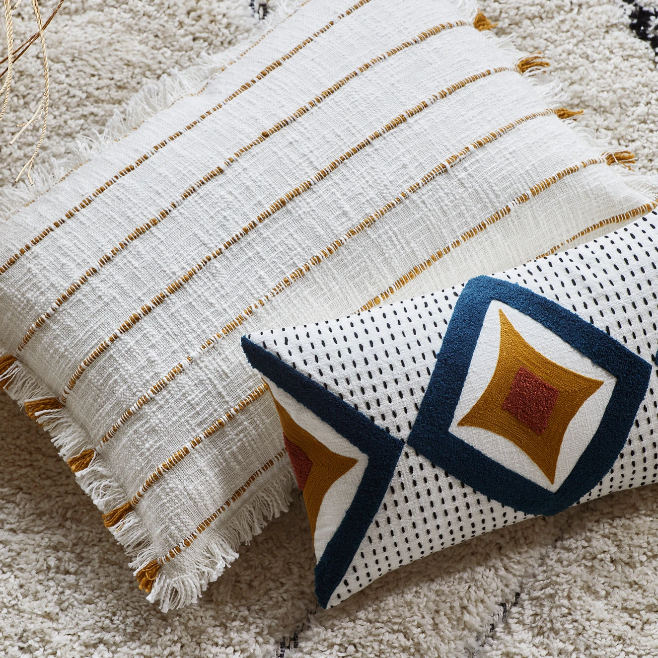 Housse De Coussin ZAYI Ivoire Et Pétrole 4 Housse De Coussin ZAYI Ivoire Et Pétrole – Image 4