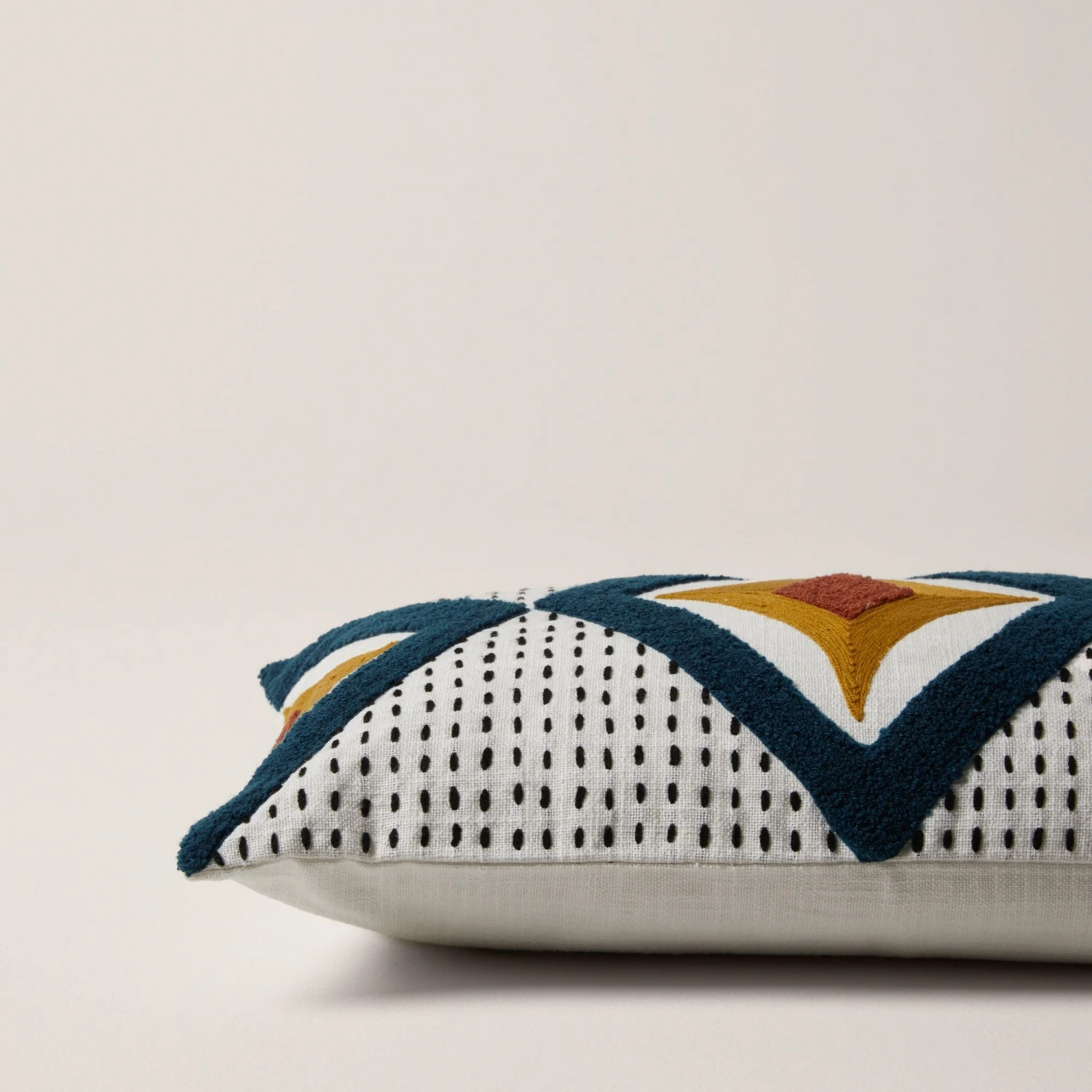 Housse De Coussin ZAYI Ivoire Et Pétrole 7 Housse De Coussin ZAYI Ivoire Et Pétrole – Image 7