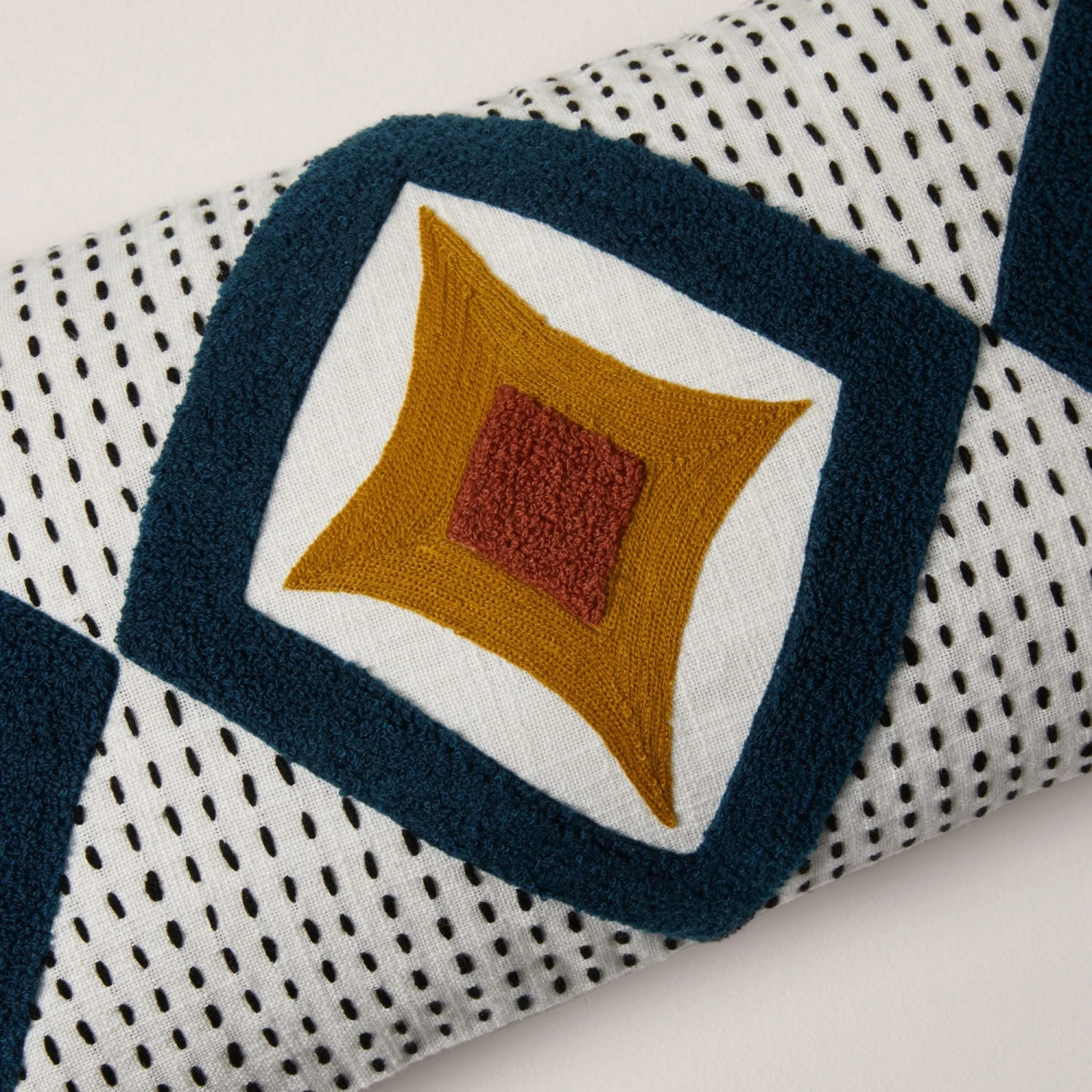 Housse De Coussin ZAYI Ivoire Et Pétrole 8 Housse De Coussin ZAYI Ivoire Et Pétrole – Image 8