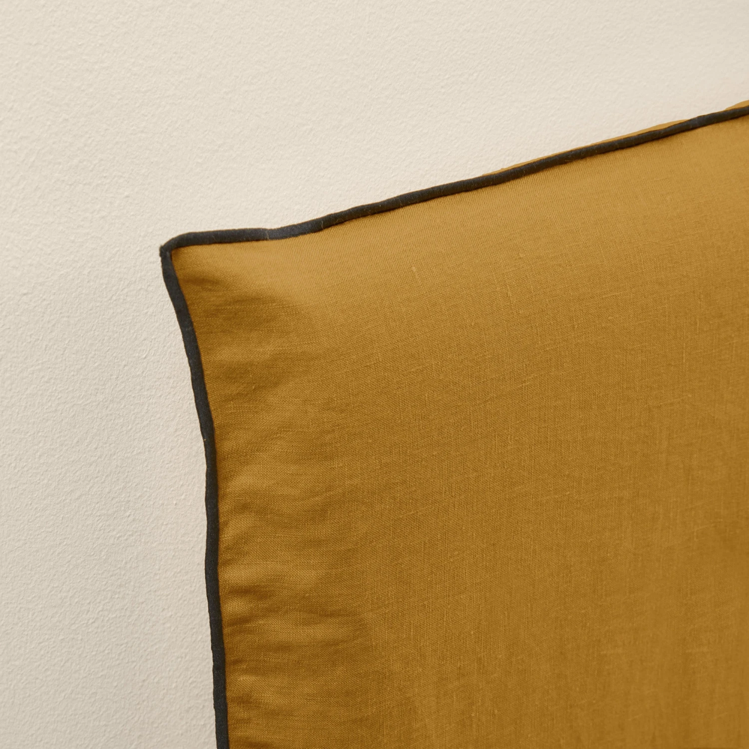 Housse De Tête De Lit CARLINA Bronze Et Bourdon Noir 4 Housse De Tête De Lit CARLINA Bronze Et Bourdon Noir – Image 4