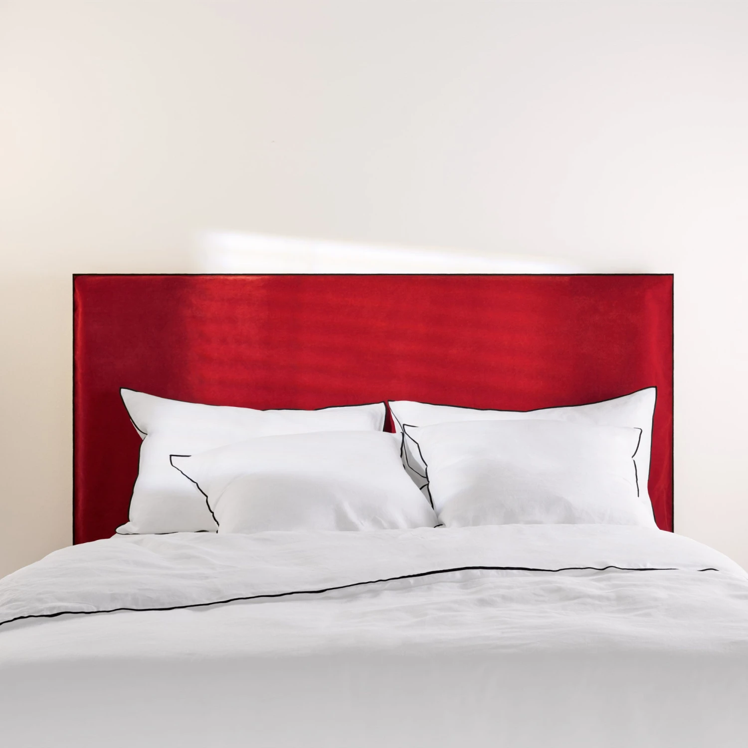 Housse De Tête De Lit DARIO Rouge Opéra Et Bourdon Noir 7 Housse De Tête De Lit DARIO Rouge Opéra Et Bourdon Noir – Image 7