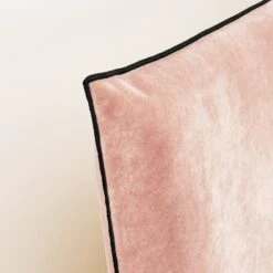 Housse De Tête De Lit DARIO Eglantine Et Bourdon Noir 11 Housse De Tête De Lit DARIO Eglantine Et Bourdon Noir -Maison Linge Magasin housse de tete de lit DARIO 007737 R3G 5