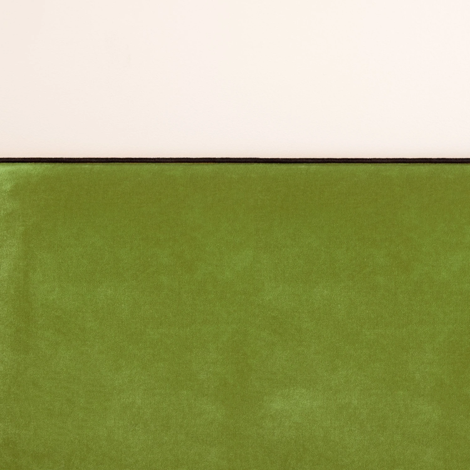 Housse De Tête De Lit DARIO Olivine Et Bourdon Noir 5 Housse De Tête De Lit DARIO Olivine Et Bourdon Noir – Image 5