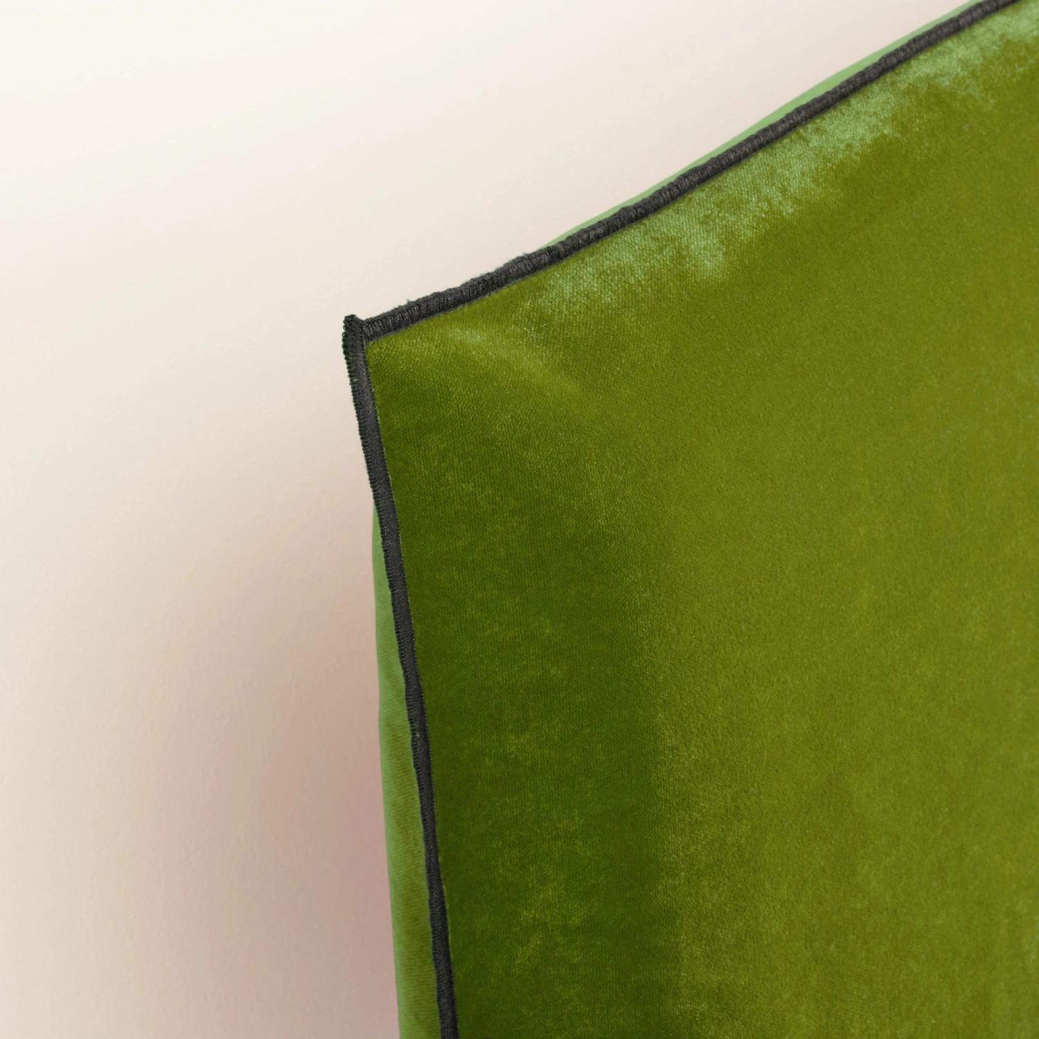 Housse De Tête De Lit DARIO Olivine Et Bourdon Noir 2 Housse De Tête De Lit DARIO Olivine Et Bourdon Noir – Image 2