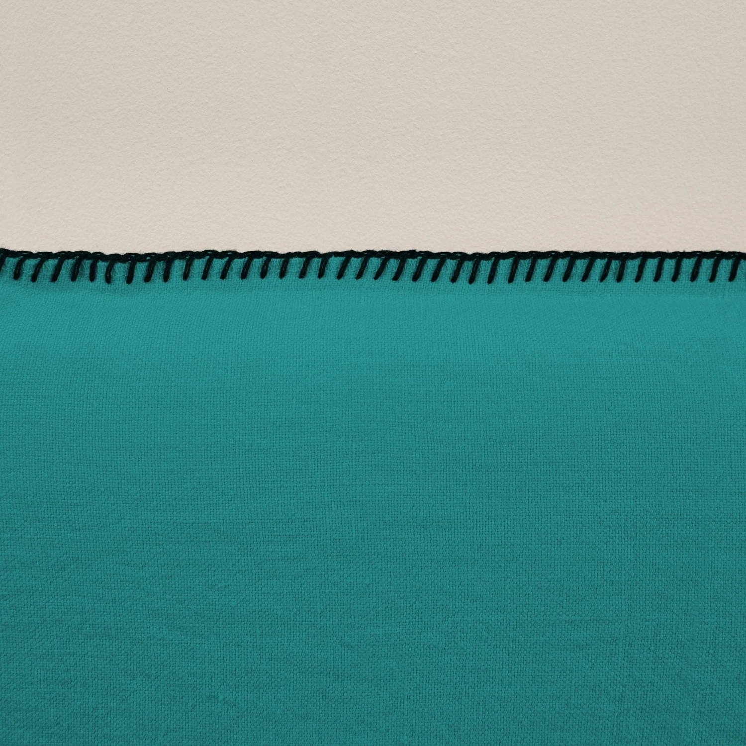 Housse De Tête De Lit NINO Lagon Et Feston Noir 5 Housse De Tête De Lit NINO Lagon Et Feston Noir – Image 5