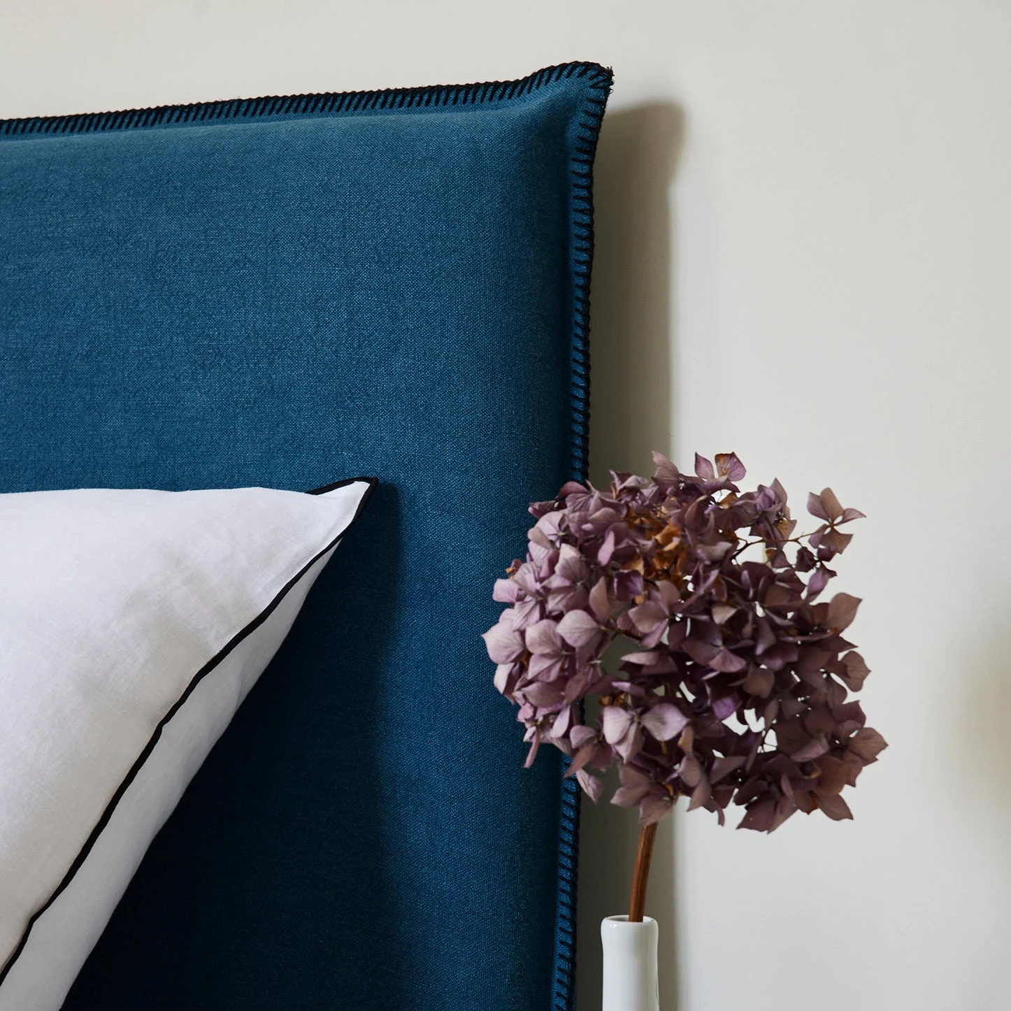 Housse De Tête De Lit NINO Indigo Et Feston Noir 2 Housse De Tête De Lit NINO Indigo Et Feston Noir – Image 2