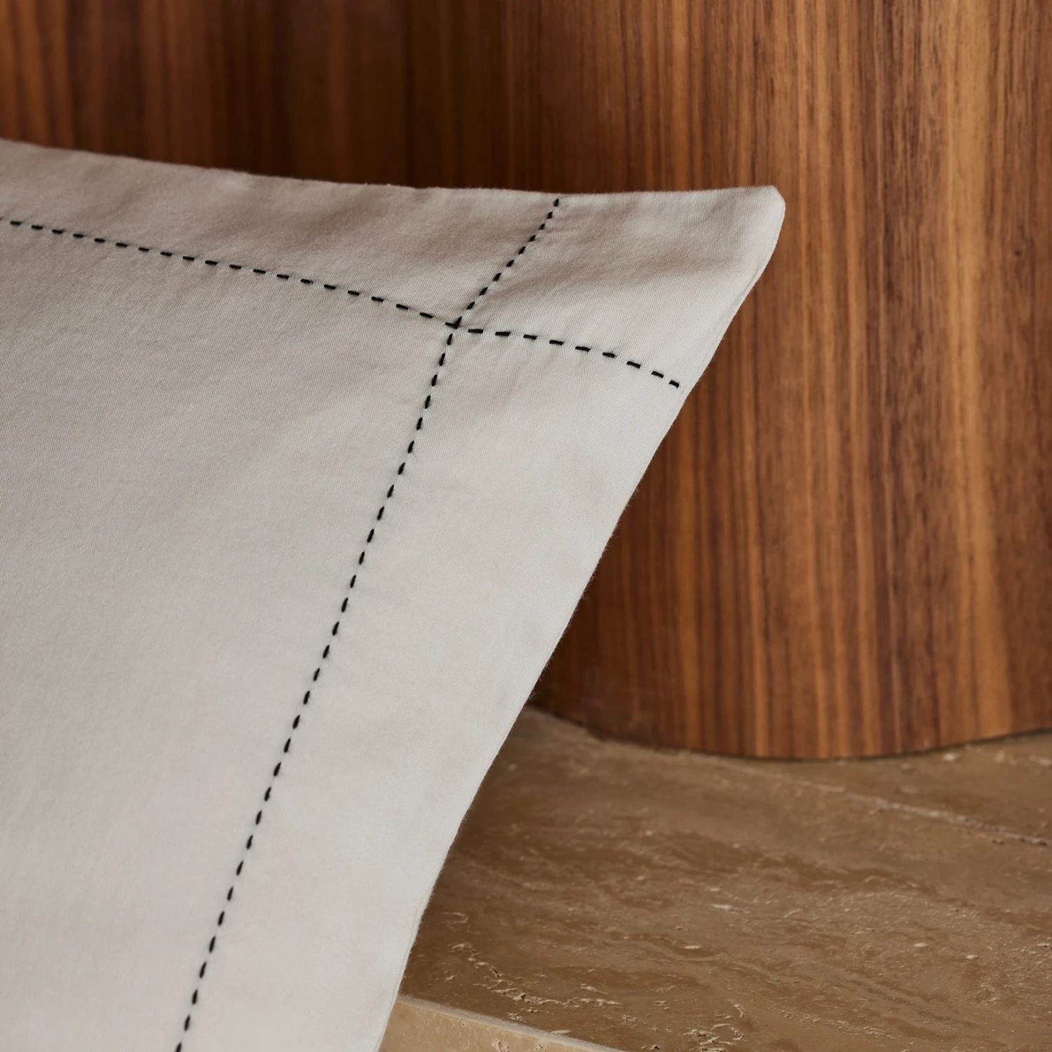 Lot De 2 Taies D'oreiller ANOUK Galet Et Point Sellier Noir 3 Lot De 2 Taies D'oreiller ANOUK Galet Et Point Sellier Noir – Image 3