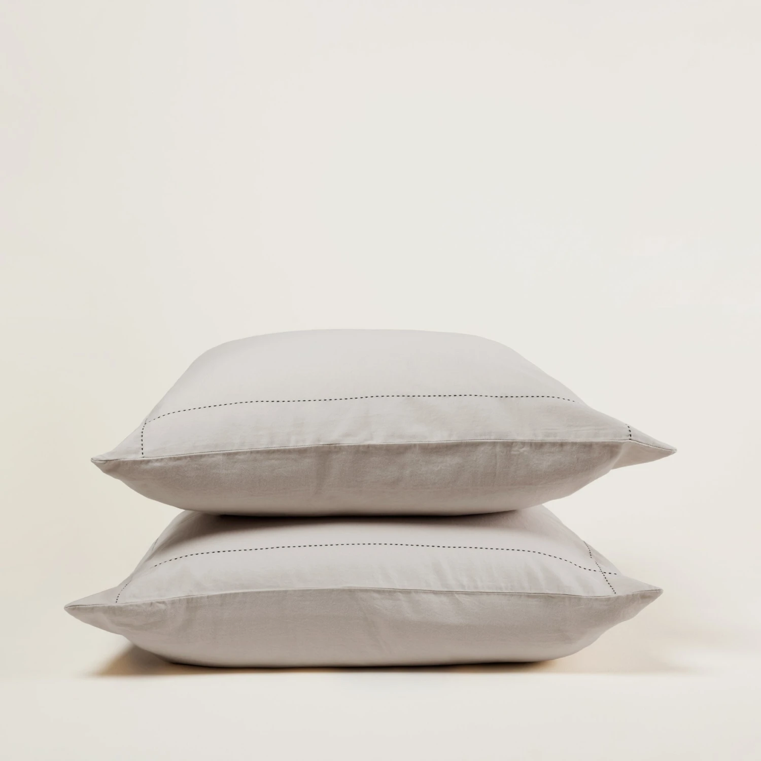 Lot De 2 Taies D'oreiller ANOUK Galet Et Point Sellier Noir 8 Lot De 2 Taies D'oreiller ANOUK Galet Et Point Sellier Noir – Image 8