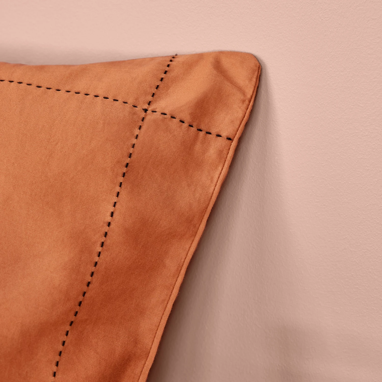 Lot De 2 Taies D'oreiller ANOUK Ecureuil Et Point Sellier Noir 5 Lot De 2 Taies D'oreiller ANOUK Ecureuil Et Point Sellier Noir – Image 5