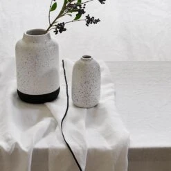 Nappe Rectangulaire CARLINA Blanc Pur Et Bourdon Noir 19 Nappe Rectangulaire CARLINA Blanc Pur Et Bourdon Noir -Maison Linge Magasin nappe rectangulaire CARLINA 007341 WG 9