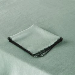 Nappe Rectangulaire NINO Vert De Gris Et Feston Noir -Maison Linge Magasin nappe rectangulaire NINO 007345 V4FG 7