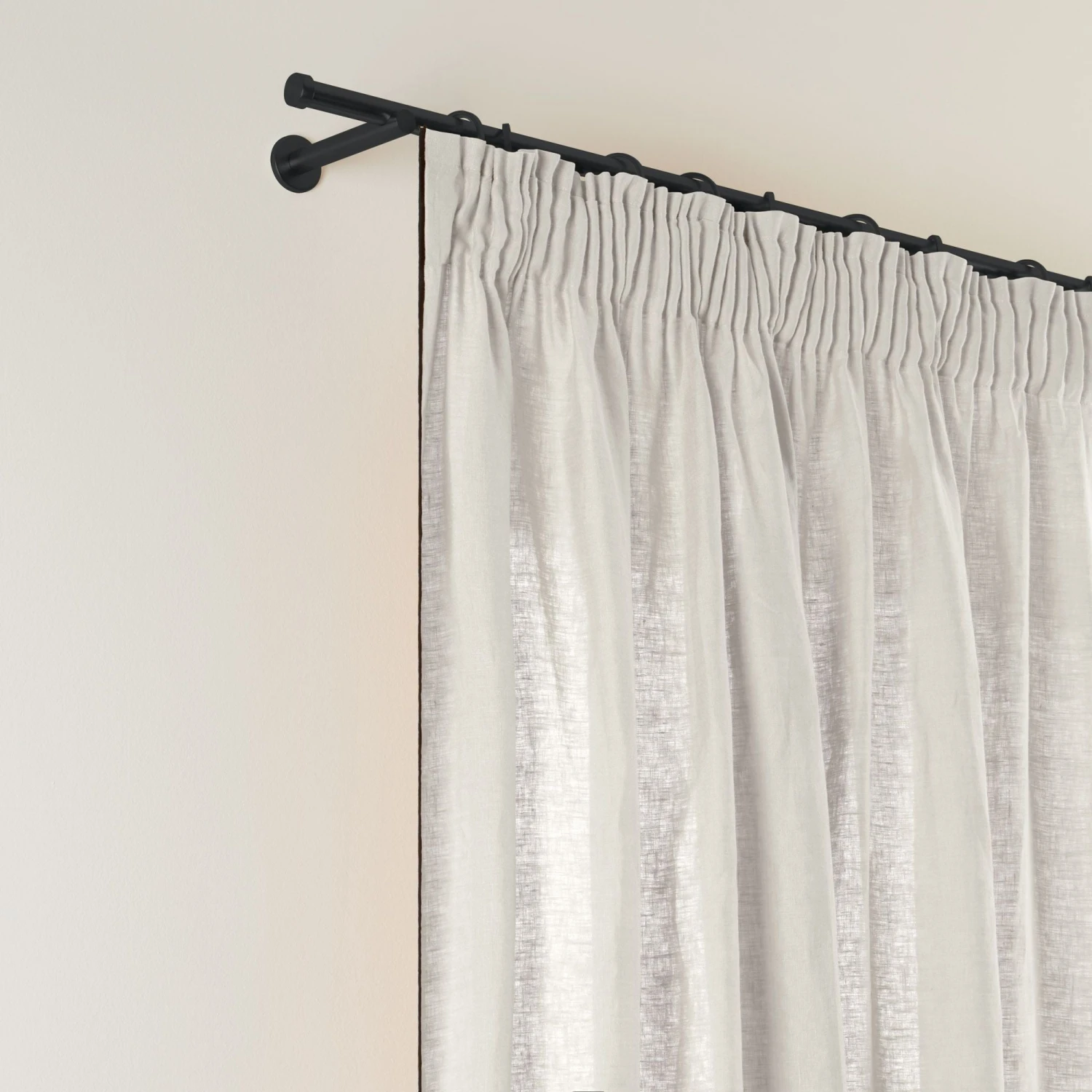 Rideau à Galon Fronceur CARLINA Calcaire Et Bourdon Noir 5 Rideau à Galon Fronceur CARLINA Calcaire Et Bourdon Noir – Image 5