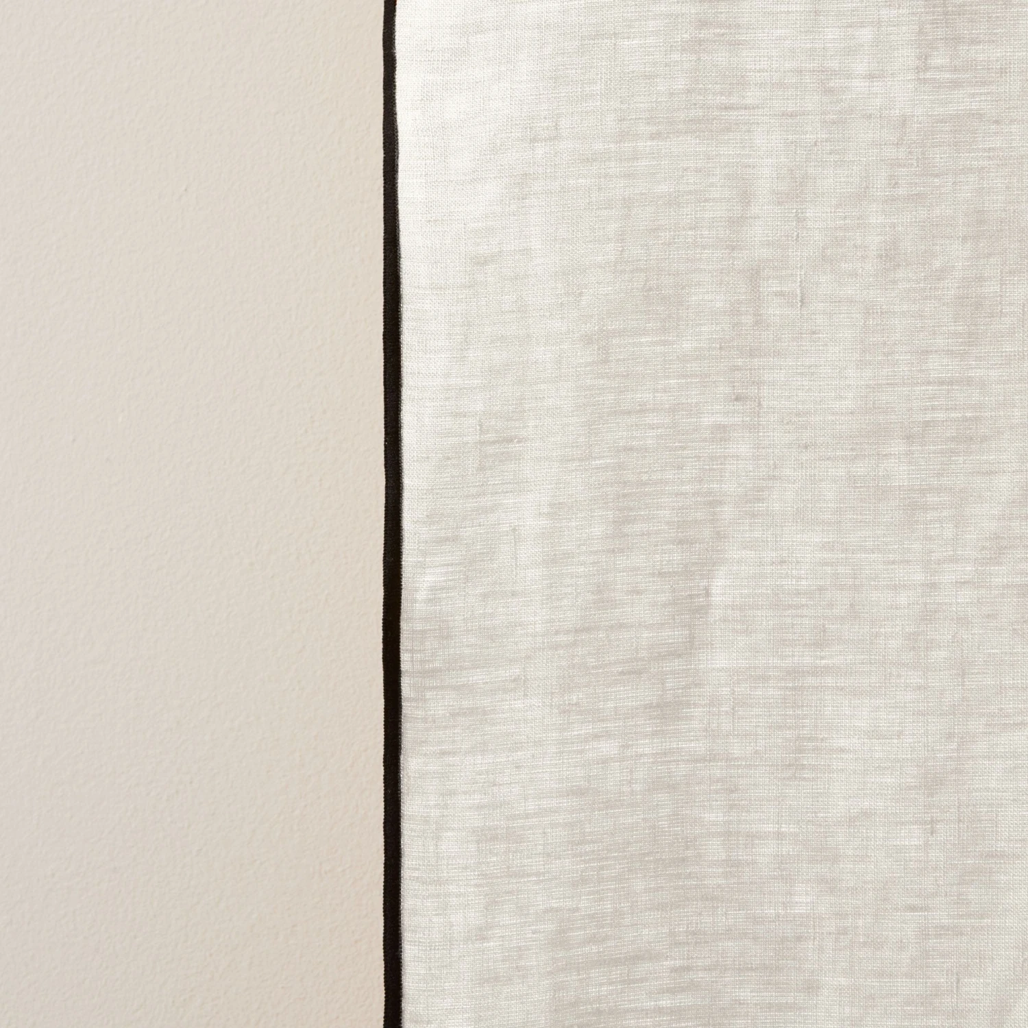 Rideau à Galon Fronceur CARLINA Calcaire Et Bourdon Noir 8 Rideau à Galon Fronceur CARLINA Calcaire Et Bourdon Noir – Image 8