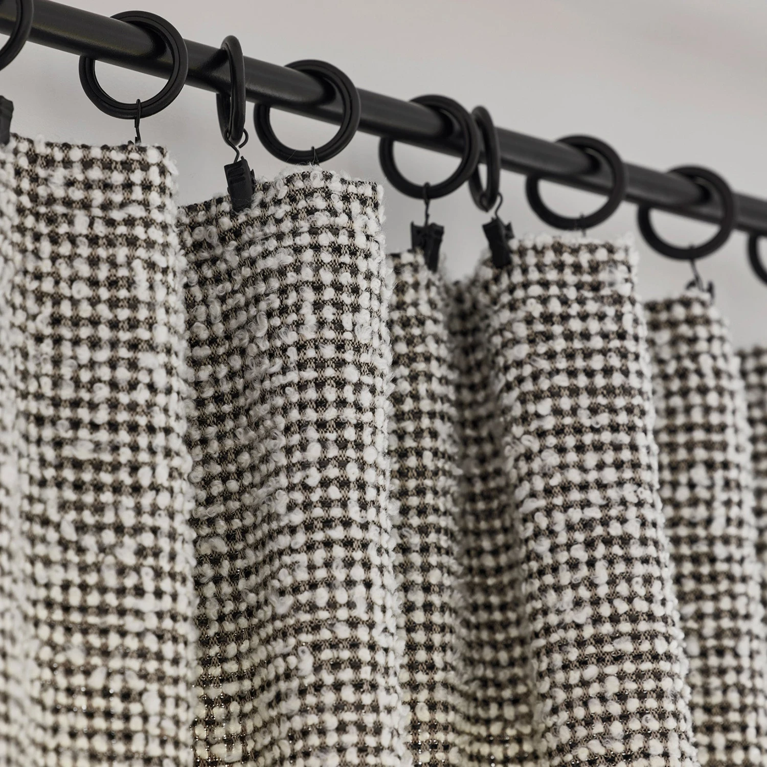 Rideau à Galon Fronceur PIETRO Ivoire Et Noir 5 Rideau à Galon Fronceur PIETRO Ivoire Et Noir – Image 5