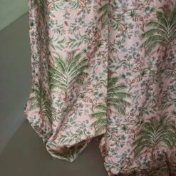 Rideau à Oeillets Dorés UBARI Rose Pétale Et Vert -Maison Linge Magasin rideau a oeillets dores UBARI 008623 RV R1L1 2