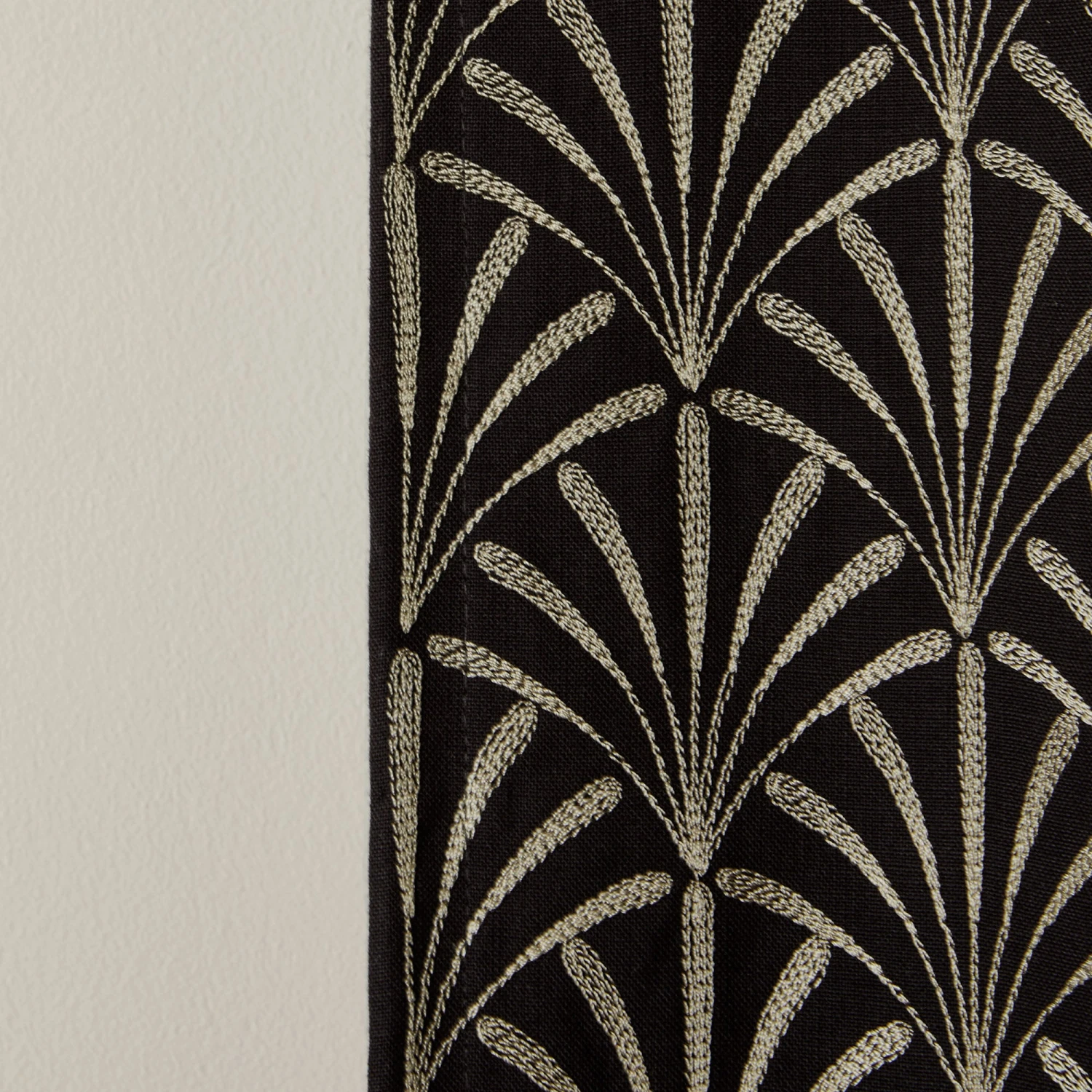 Rideau à Oeillets Noirs Doublé ARDECO Noir Et Nickel 9 Rideau à Oeillets Noirs Doublé ARDECO Noir Et Nickel – Image 9