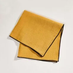 Serviette De Table CARLINA Ocre Et Bourdon Noir