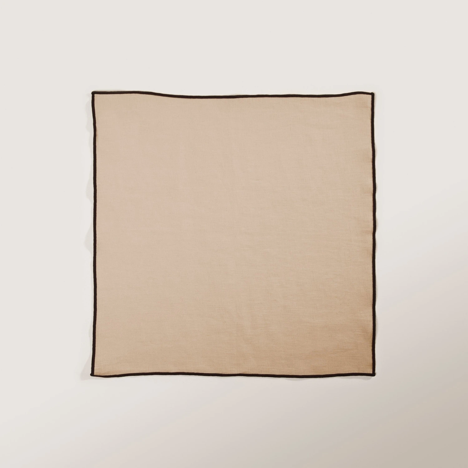 Serviette De Table CARLINA Sable Et Bourdon Noir 5 Serviette De Table CARLINA Sable Et Bourdon Noir – Image 5