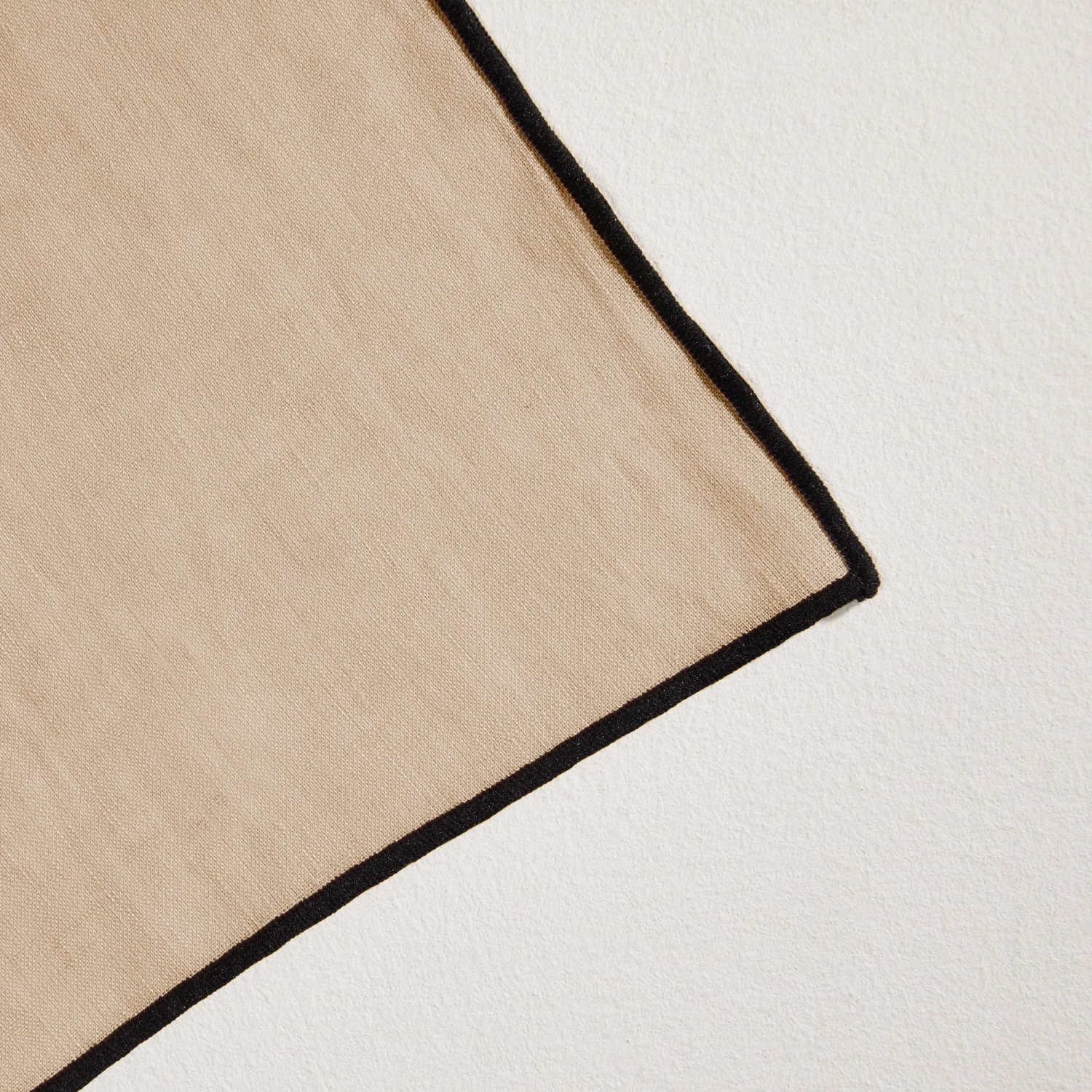 Serviette De Table CARLINA Sable Et Bourdon Noir 6 Serviette De Table CARLINA Sable Et Bourdon Noir – Image 6