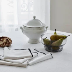 Serviette De Table CARLINA Blanc Pur Et Bourdon Noir -Maison Linge Magasin serviette de table CARLINA 006405 WG 1