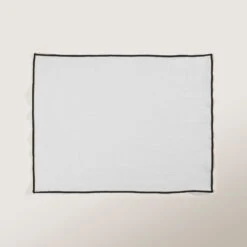 Set De Table CARLINA Blanc Pur Et Bourdon Noir