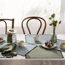 Set De Table NINO Kaki Grisé Et Feston Noir 7 Set De Table NINO Kaki Grisé Et Feston Noir -Maison Linge Magasin set de table NINO 007351 GVFG 1