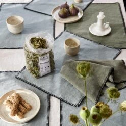 Set De Table NINO Vert De Gris Et Feston Noir -Maison Linge Magasin set de table NINO 007351 V4FG 1
