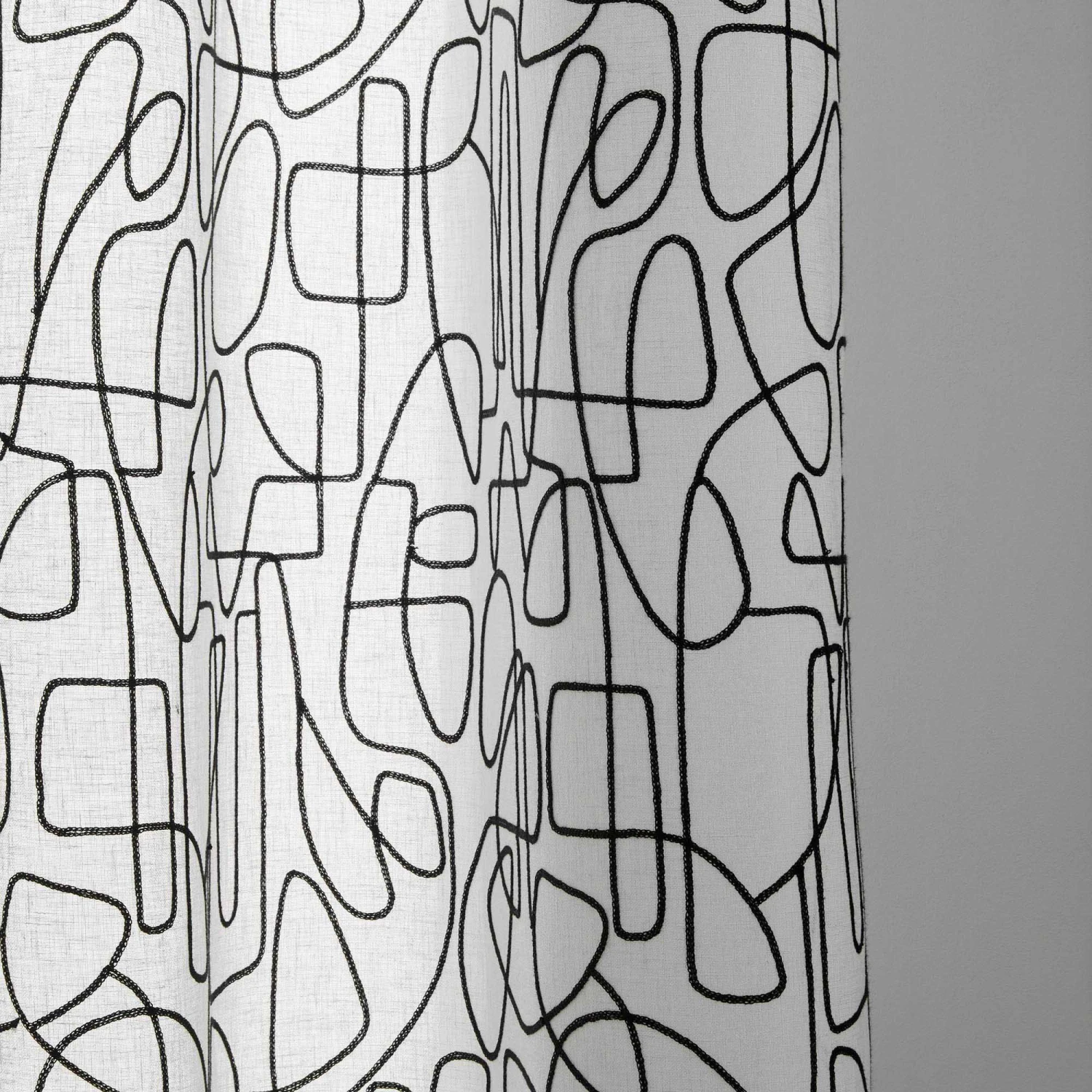 Voilage à Oeillets Noirs ARIANA Blanc Et Noir 8 Voilage à Oeillets Noirs ARIANA Blanc Et Noir – Image 8